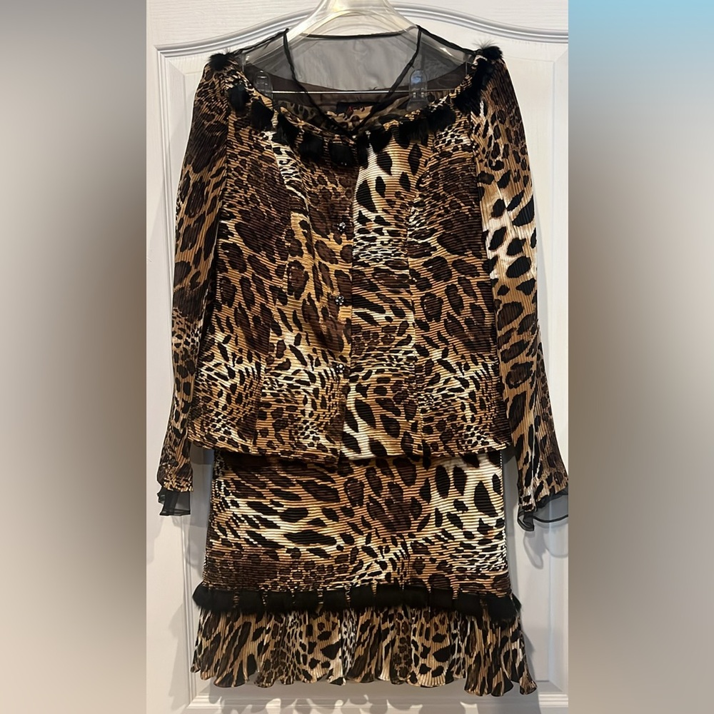 Leopard print dress suit